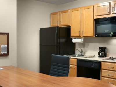 Hotel Candlewood Airport By Ihg Savannah