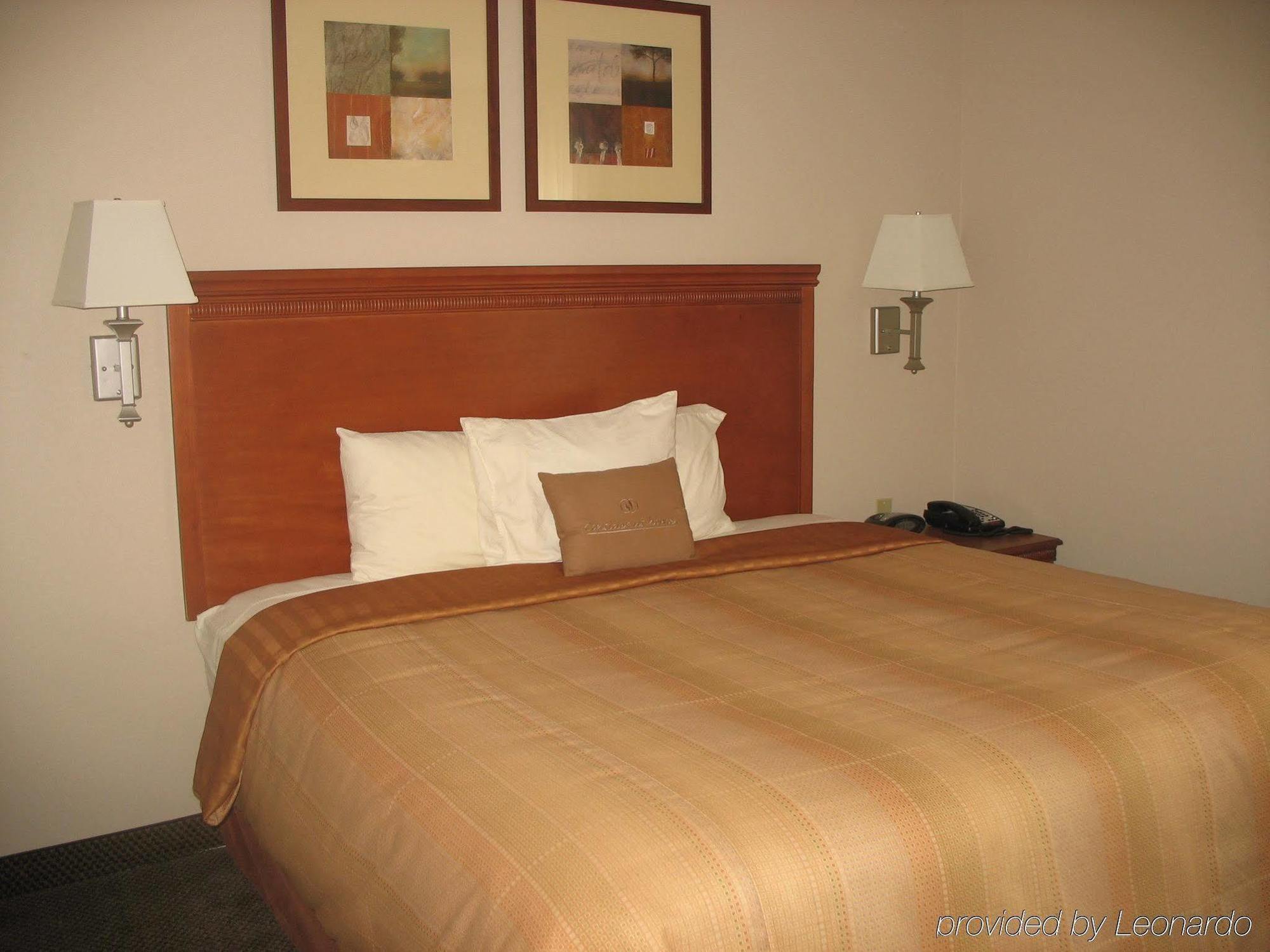 Candlewood Airport By Ihg Hotel 3*