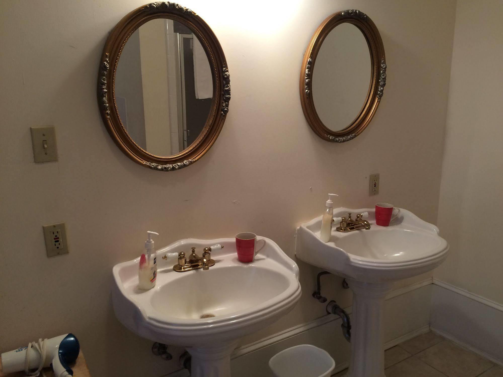 The Confederate House 3*