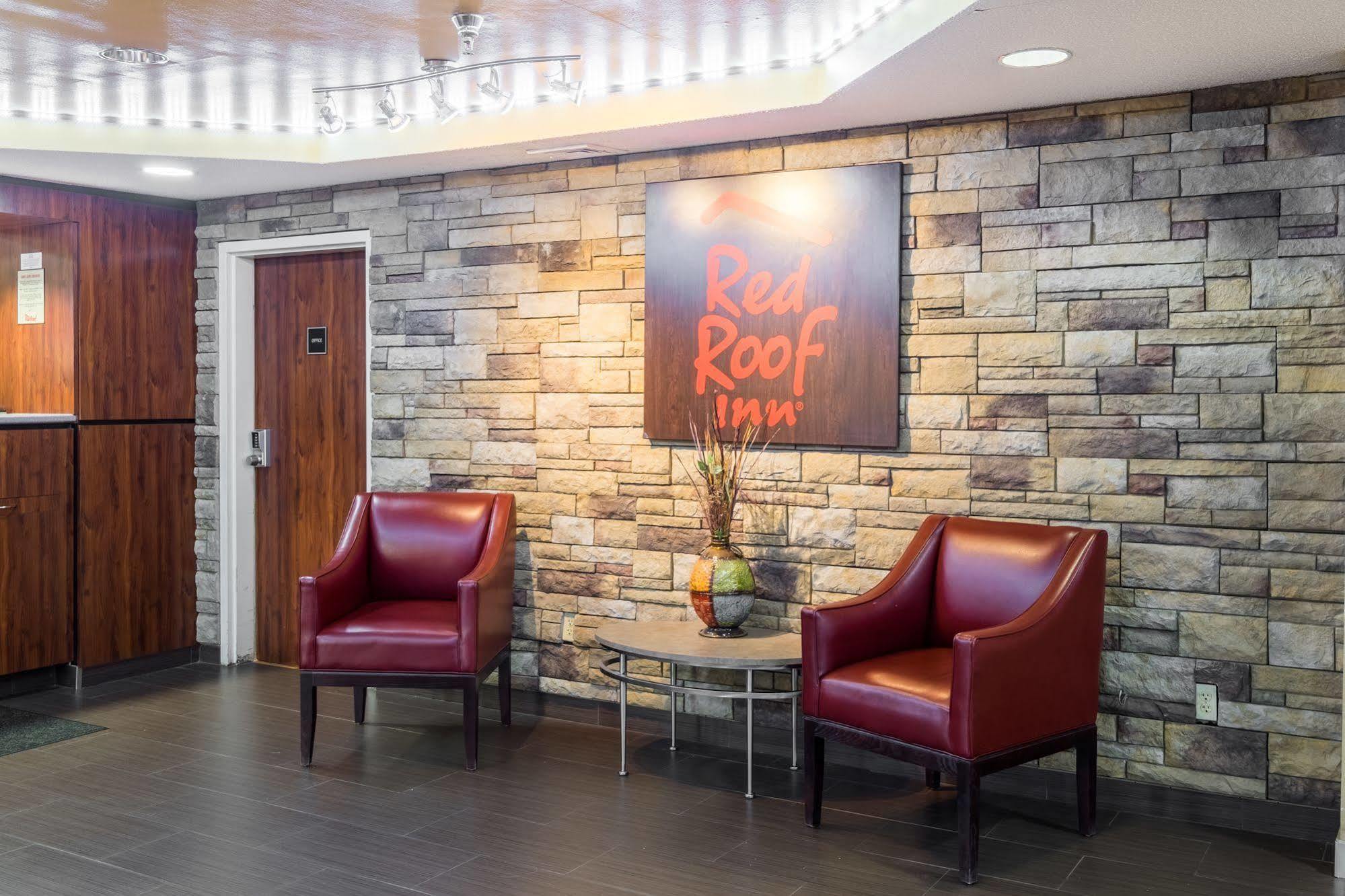 Red Roof & Gateway Hotel