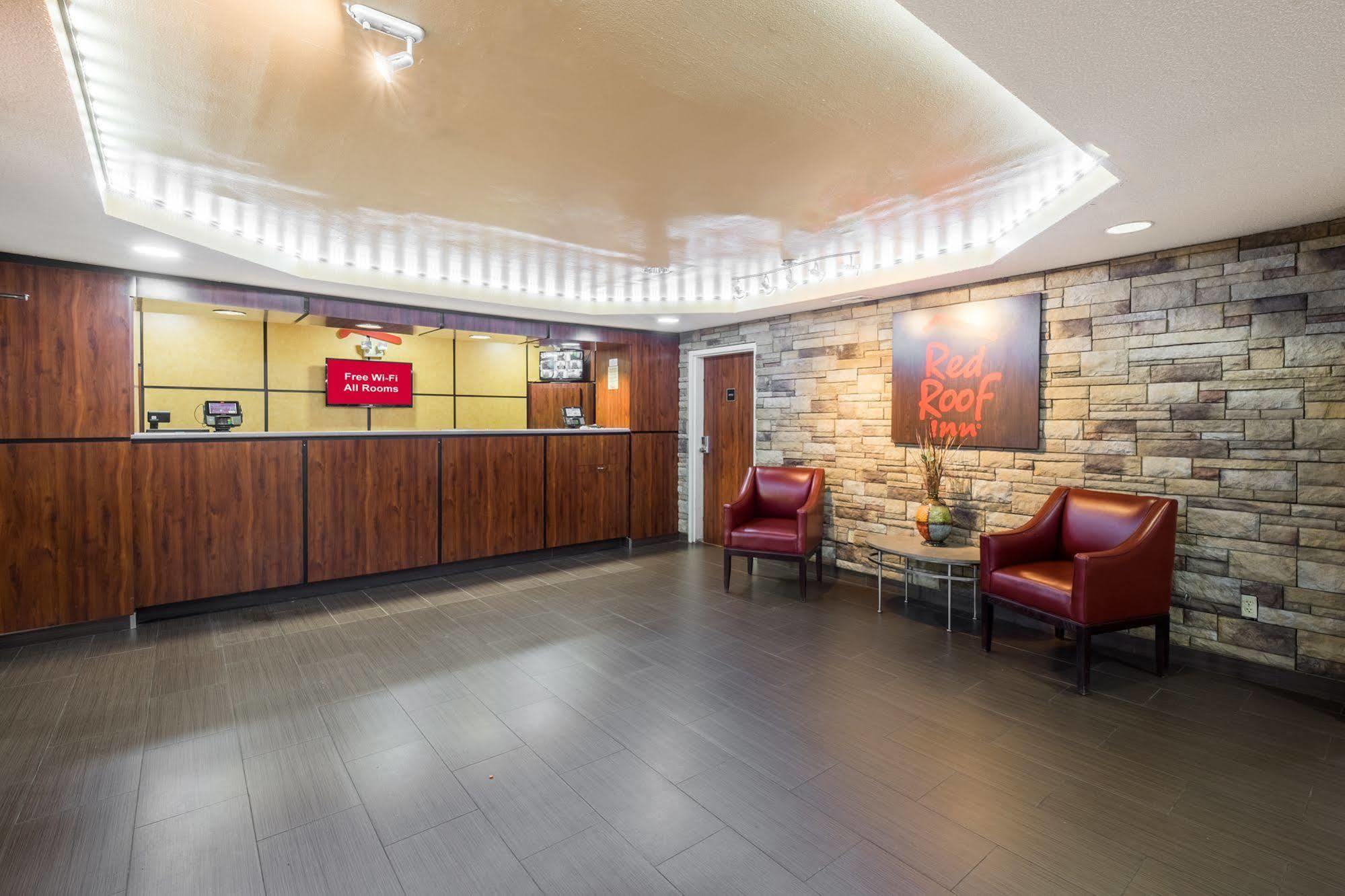 Hotel Red Roof & Gateway