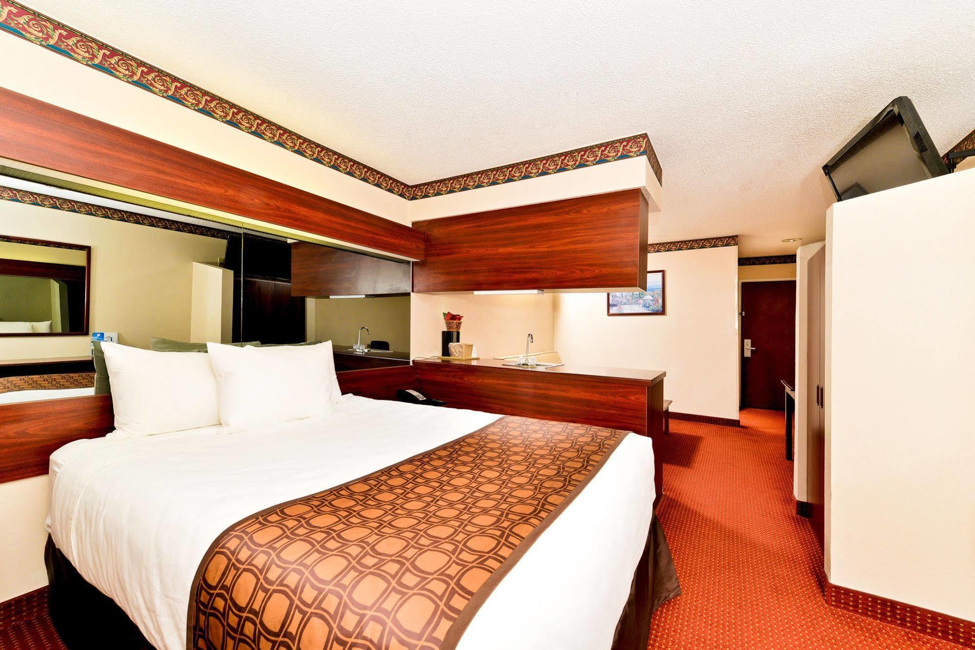 Microtel & By Wyndham Savannah/pooler Hotel