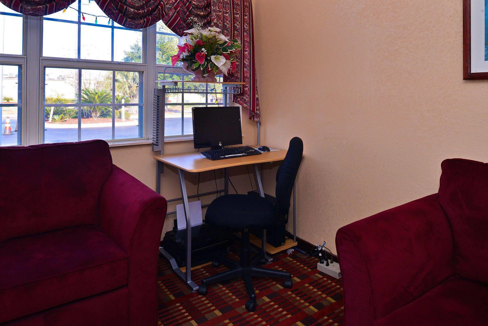 Microtel & By Wyndham Savannah/pooler 3*
