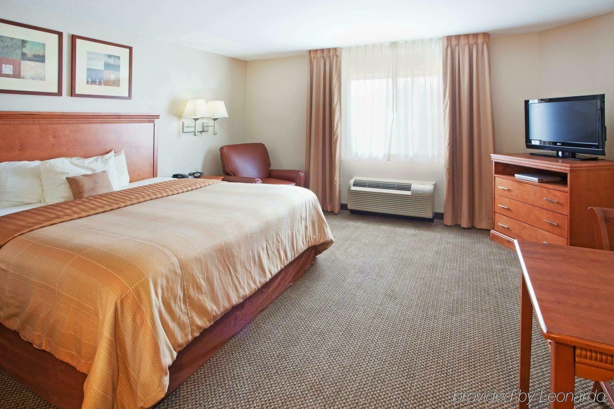 Candlewood Airport By Ihg Hotel 3*