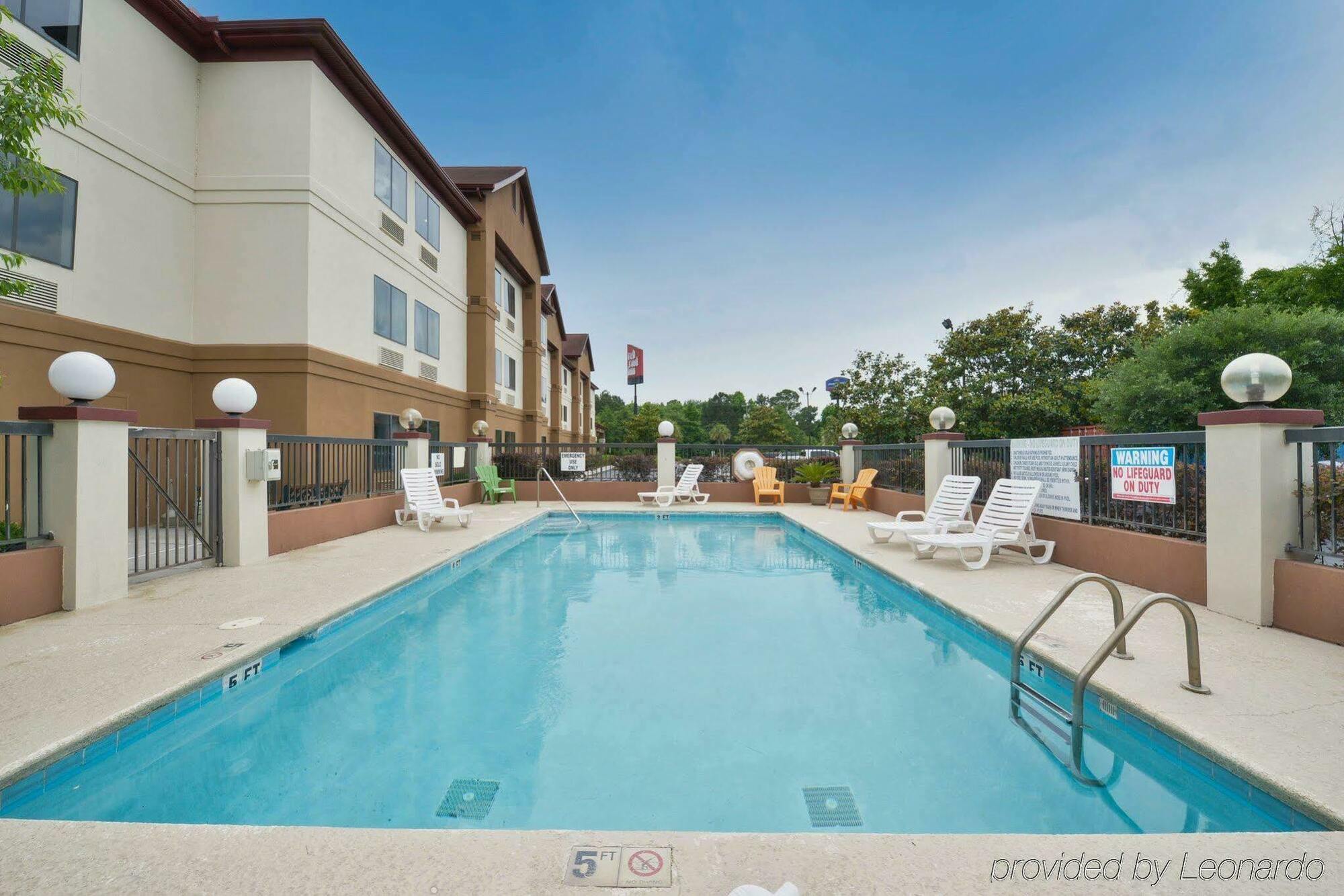 Hotel Red Roof & Gateway 3*